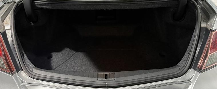 Acura TL 6-Speed AT with Tech Package and 18-In. WP 2013