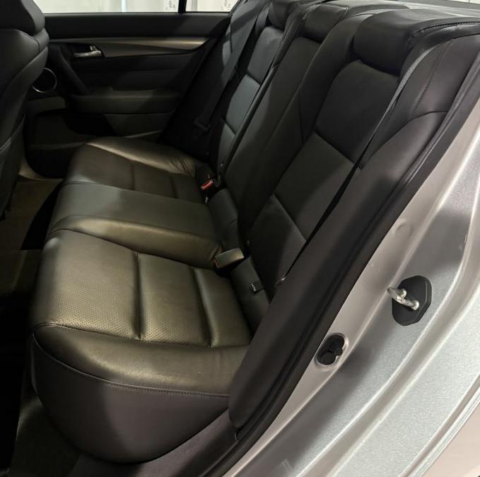 Acura TL 6-Speed AT with Tech Package and 18-In. WP 2013