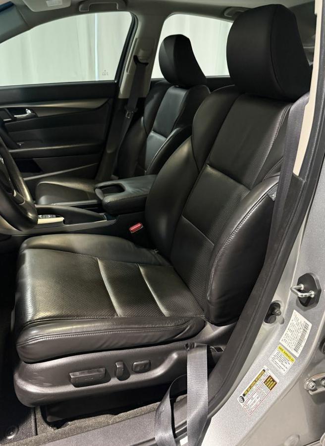 Acura TL 6-Speed AT with Tech Package and 18-In. WP 2013