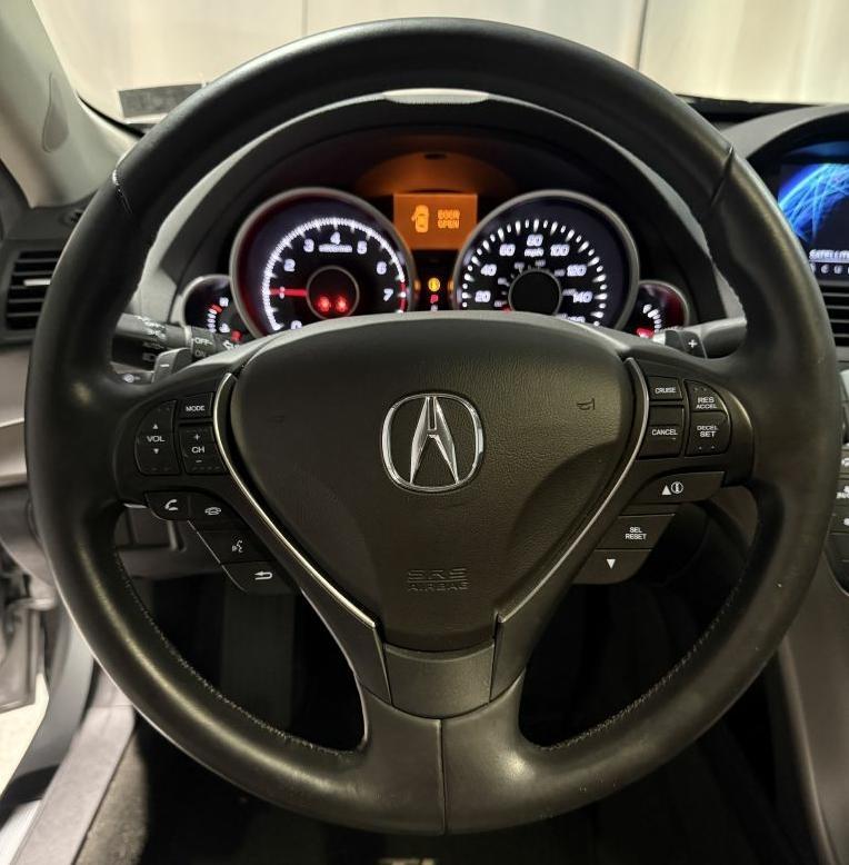 Acura TL 6-Speed AT with Tech Package and 18-In. WP 2013