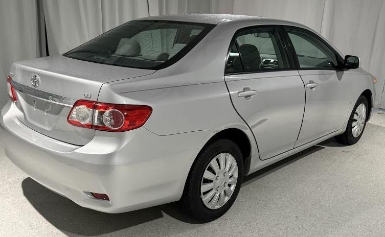 Toyota Corolla S 5-Speed MT 2011