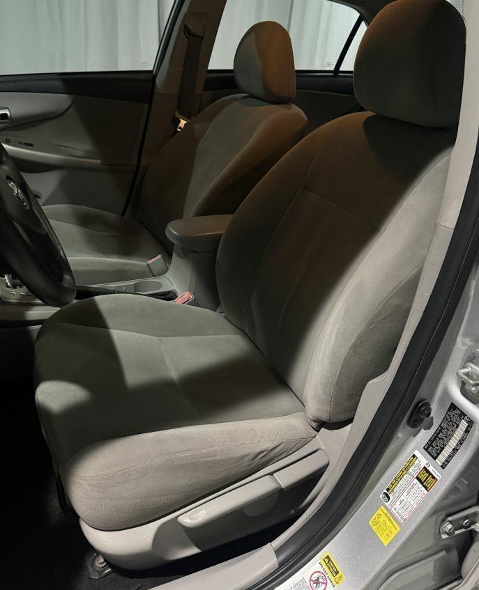 Toyota Corolla S 5-Speed MT 2011