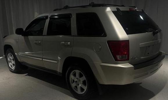 Jeep Grand Cherokee Laredo 4WD 2010