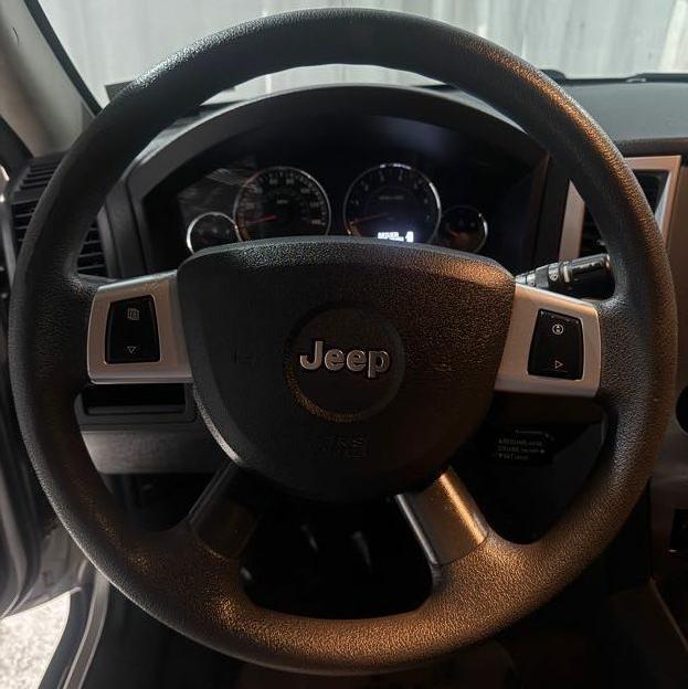 Jeep Grand Cherokee Laredo 4WD 2010