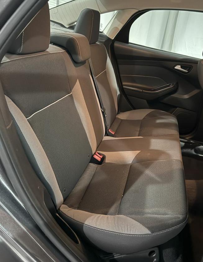 Ford Focus SE Sedan 2013