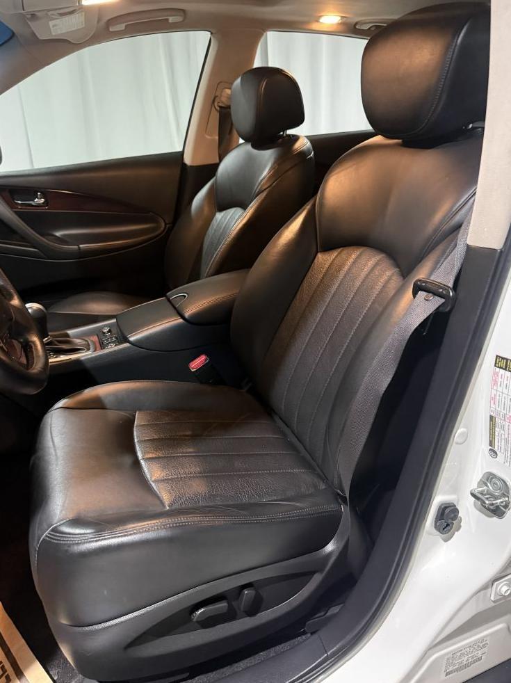 Infiniti QX50 Base AWD 2017