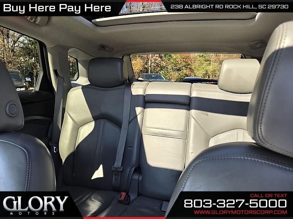 Cadillac SRX FWD 4dr Performance Collection 2011