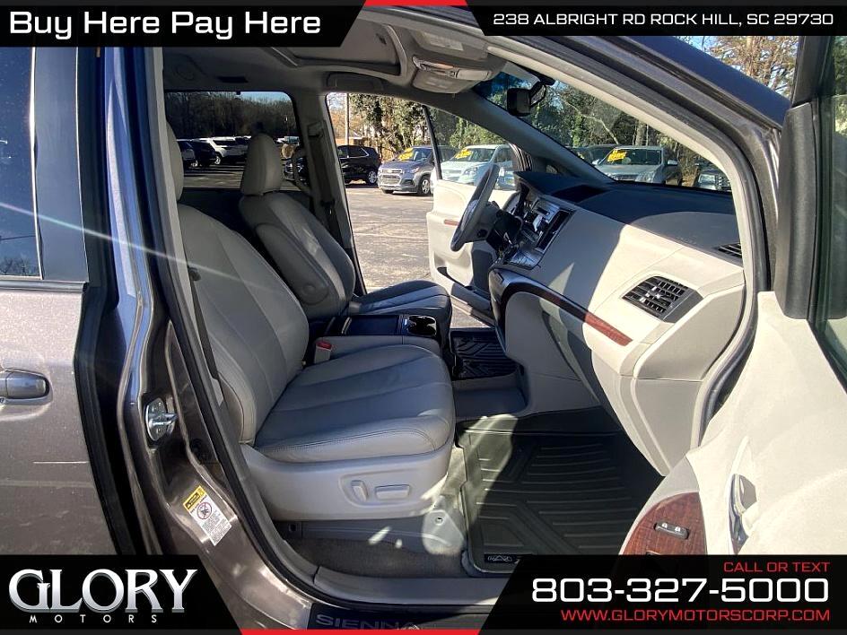 Toyota Sienna 5dr 7-Pass Van V6 XLE AAS FWD (Natl) 2013