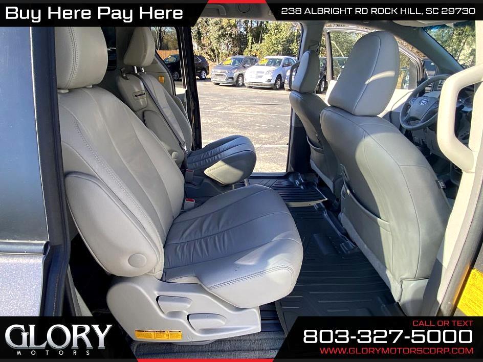 Toyota Sienna 5dr 7-Pass Van V6 XLE AAS FWD (Natl) 2013