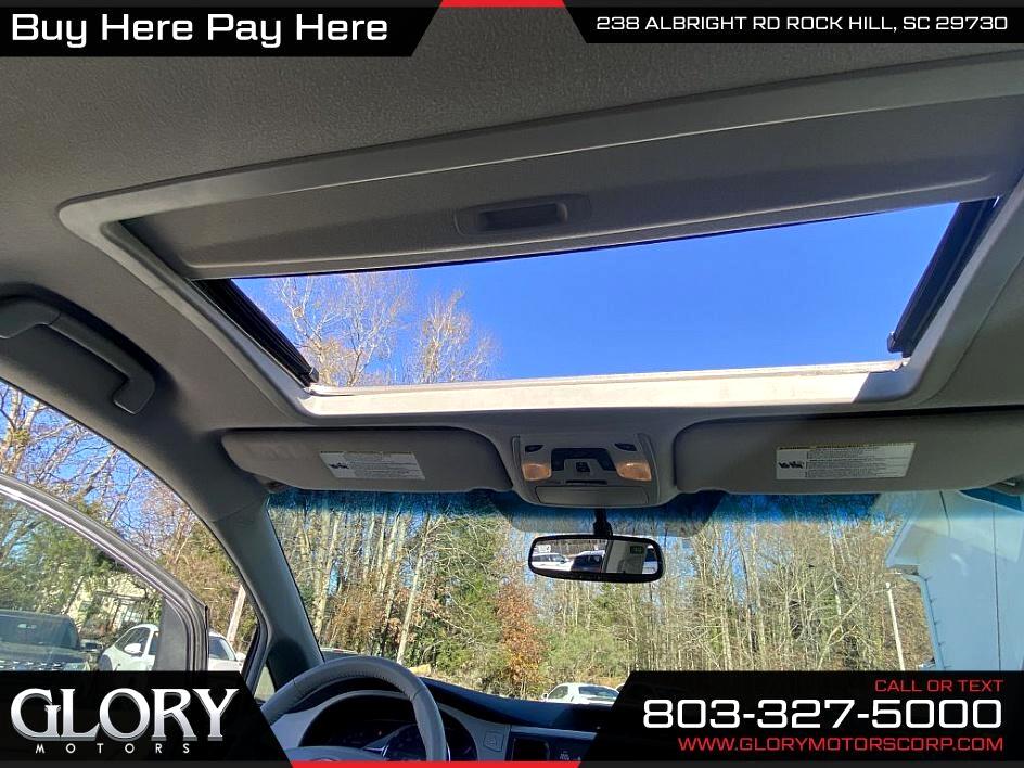 Toyota Sienna 5dr 7-Pass Van V6 XLE AAS FWD (Natl) 2013