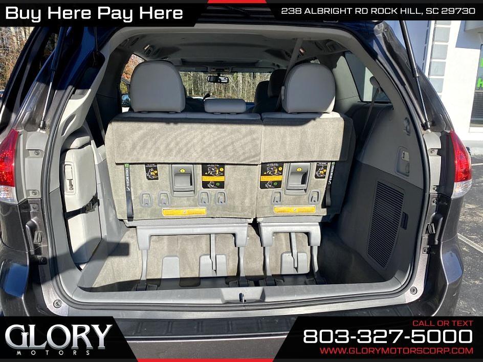 Toyota Sienna 5dr 7-Pass Van V6 XLE AAS FWD (Natl) 2013