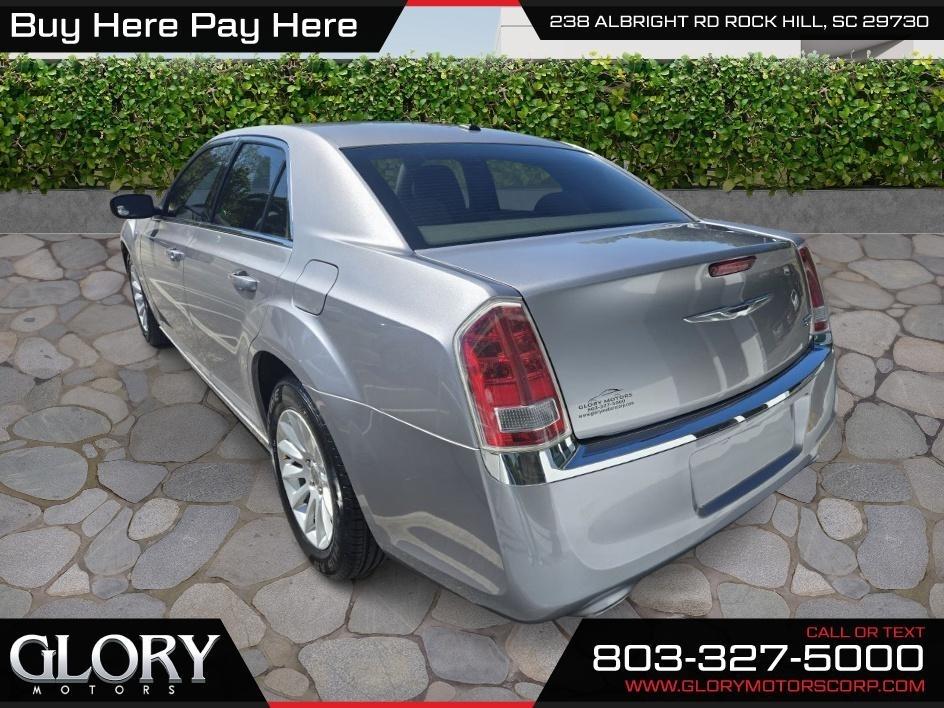 Chrysler 300 4dr Sdn RWD 2013