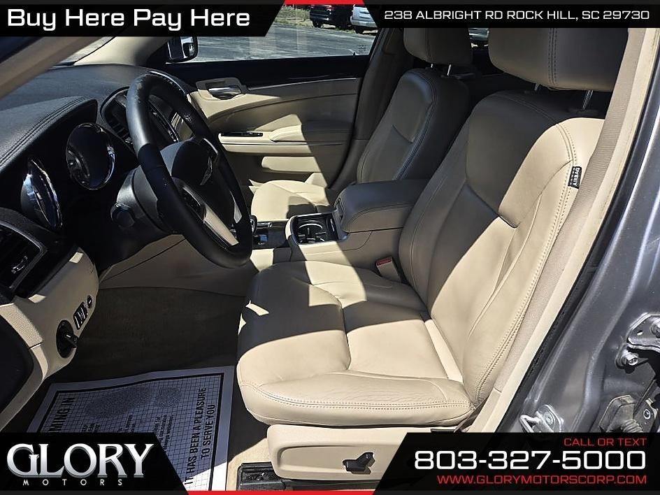 Chrysler 300 4dr Sdn RWD 2013