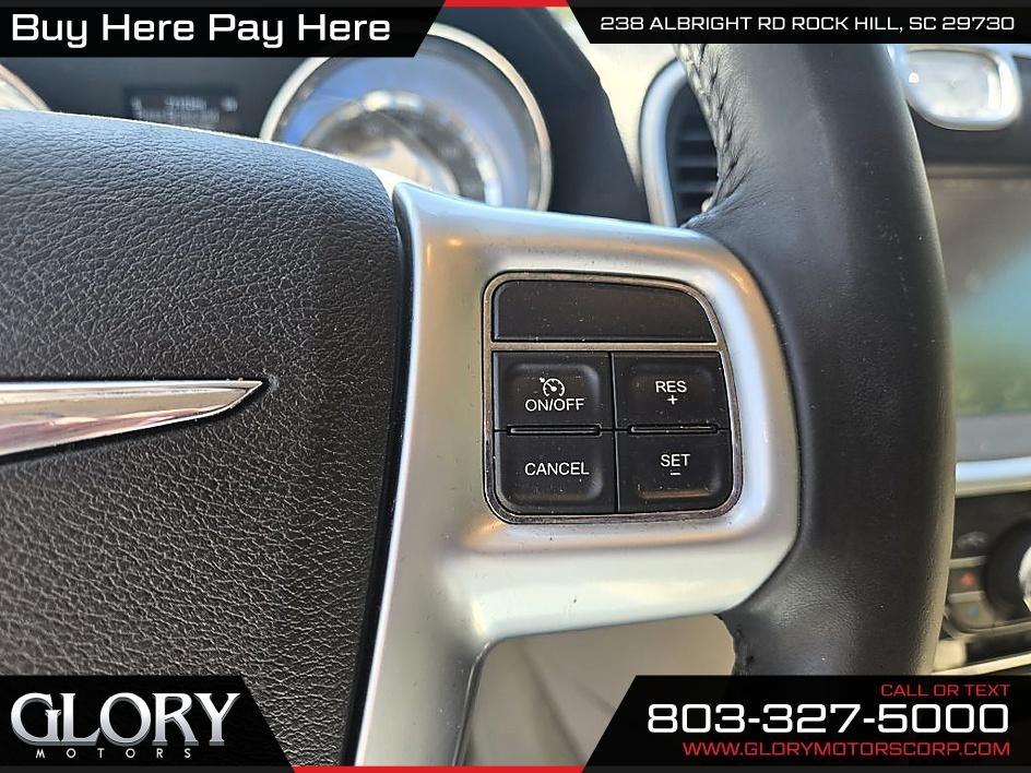 Chrysler 300 4dr Sdn RWD 2013