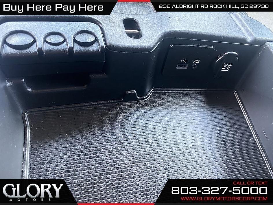 RAM 1500 Tradesman 4x2 Quad Cab 6'4" Box 2017