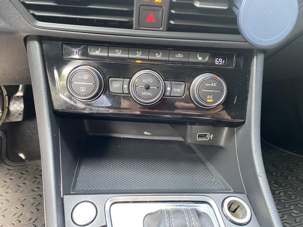 Volkswagen Jetta R-Line Auto w/SULEV 2019
