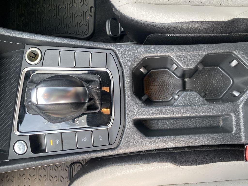 Volkswagen Jetta R-Line Auto w/SULEV 2019