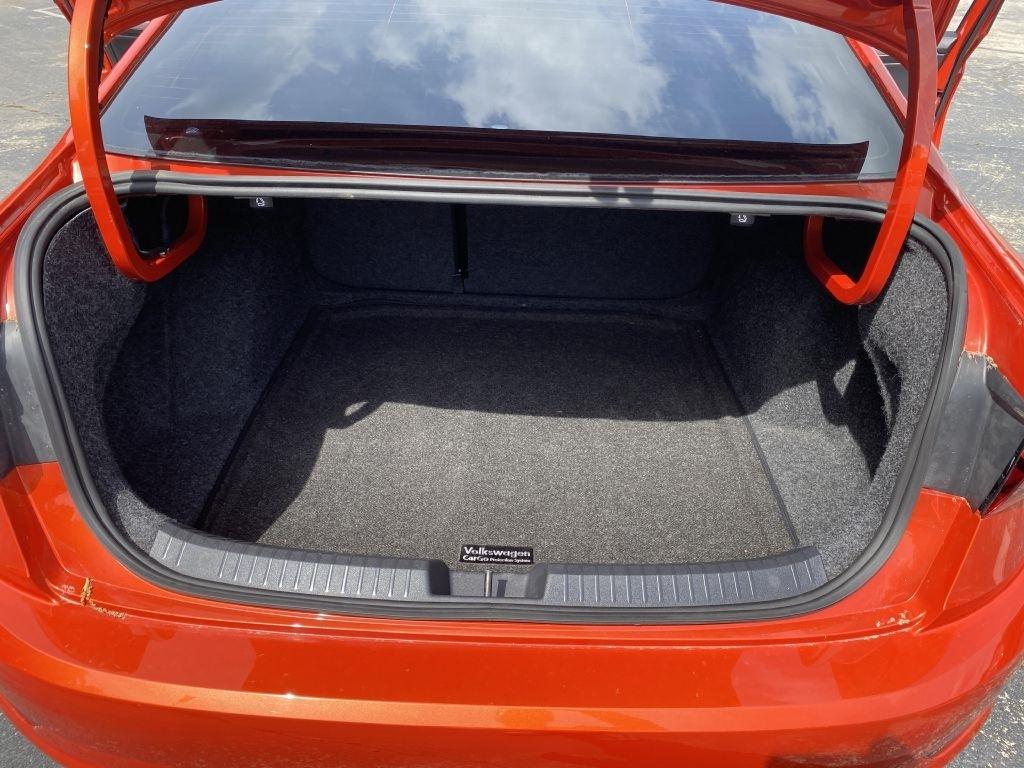 Volkswagen Jetta R-Line Auto w/SULEV 2019