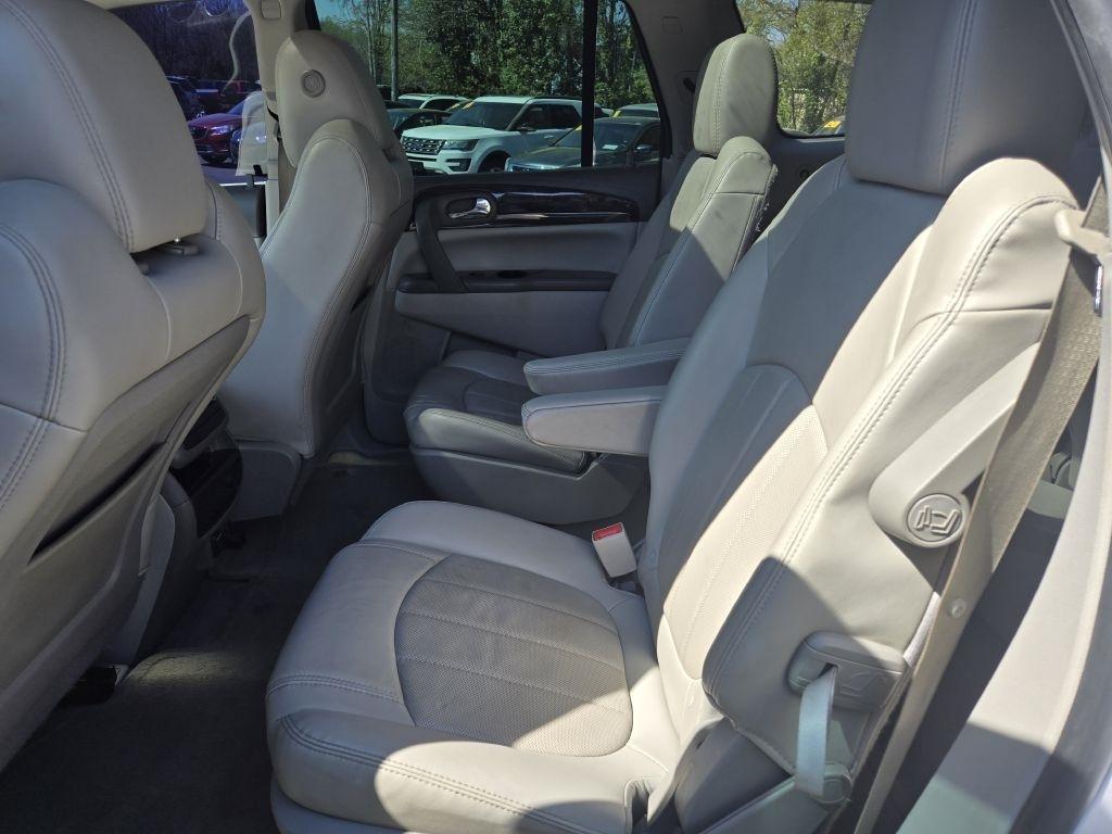 Buick Enclave FWD 4dr Leather 2016