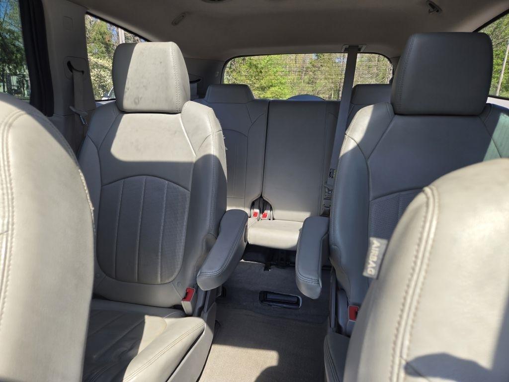 Buick Enclave FWD 4dr Leather 2016