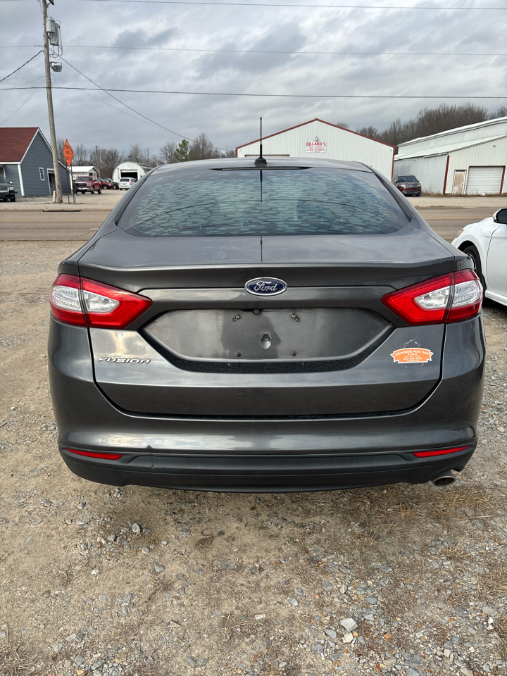Ford Fusion S 2016