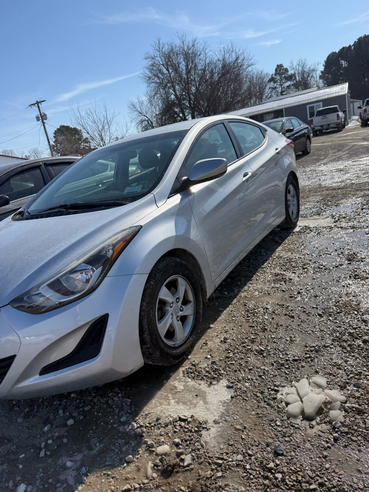Hyundai Elantra SE 6AT 2015