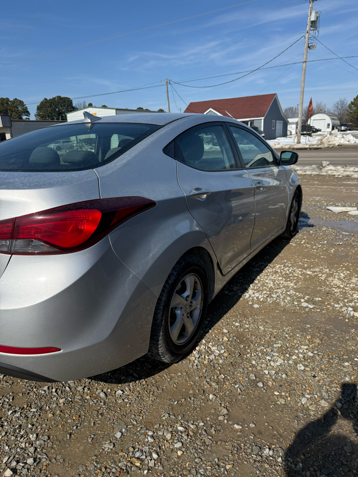 Hyundai Elantra SE 6AT 2015