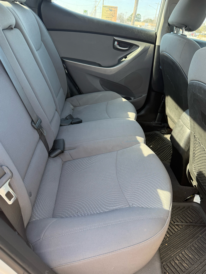 Hyundai Elantra SE 6AT 2015