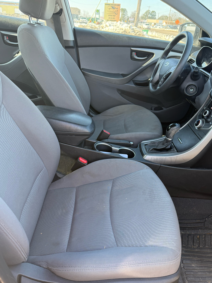 Hyundai Elantra SE 6AT 2015