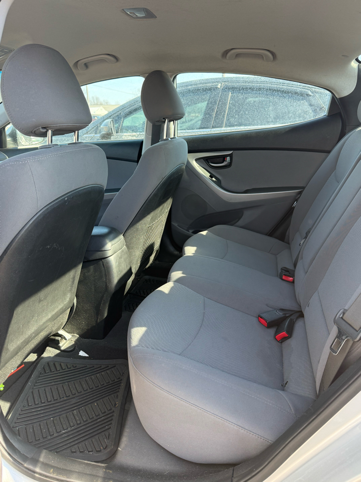 Hyundai Elantra SE 6AT 2015