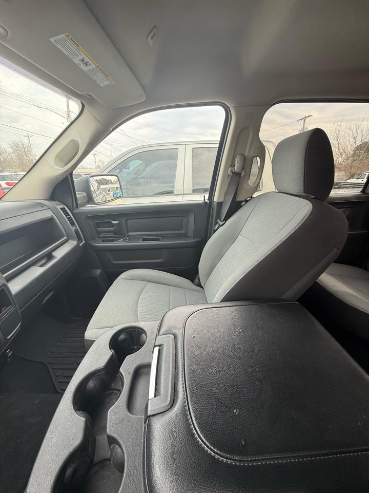 RAM 1500 Classic Tradesman Crew Cab SWB 4WD 2022