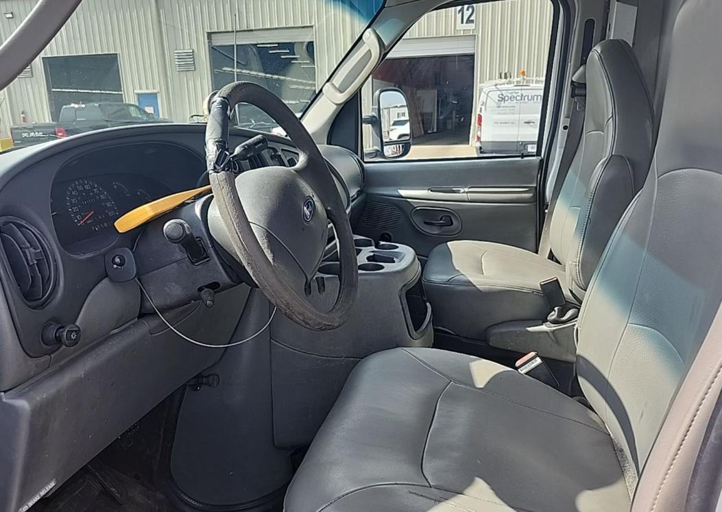 Ford Econoline E-350 XL Super Duty 2003