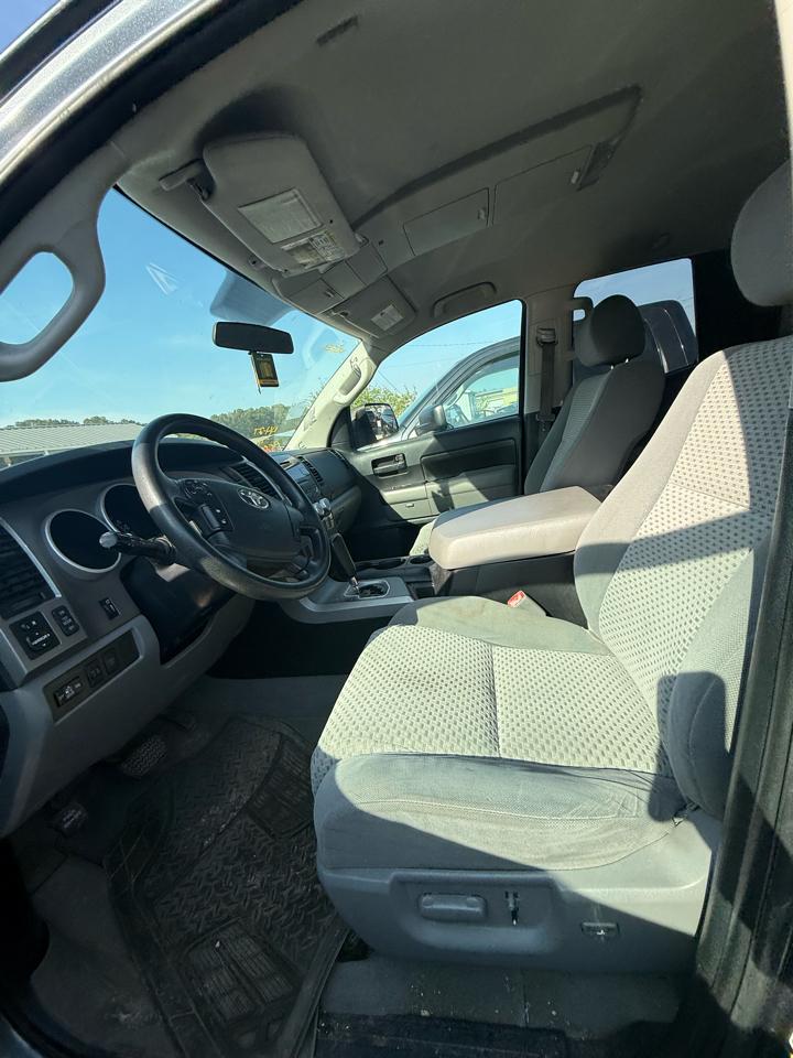 Toyota Tundra Tundra-Grade 5.7L FFV Double Cab 4WD 2010