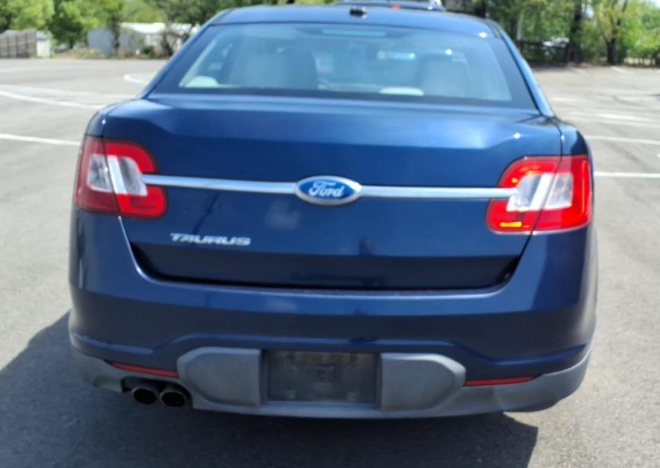Ford Taurus SE FWD 2012