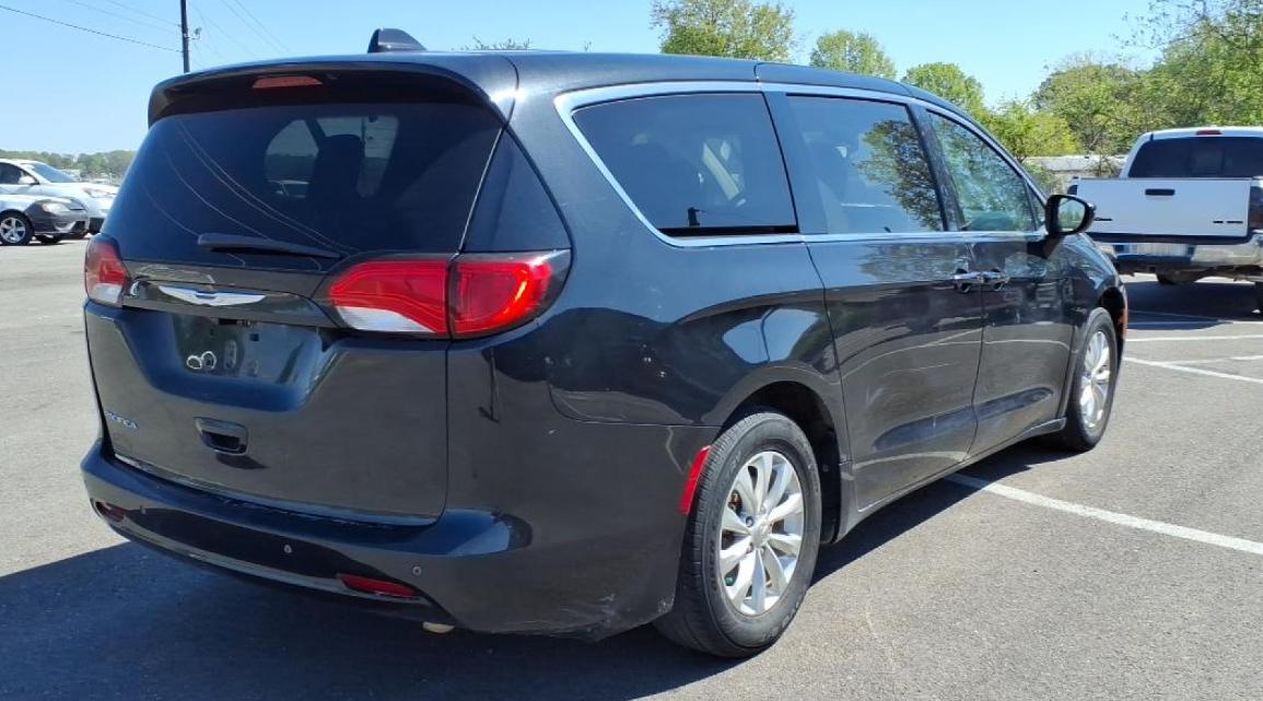 Chrysler Pacifica Touring 2017
