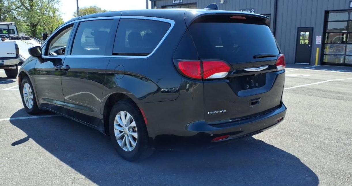 Chrysler Pacifica Touring 2017