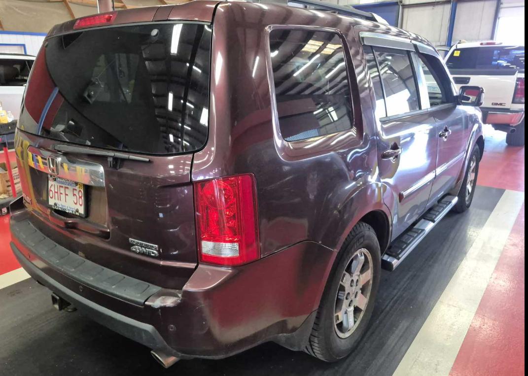 Honda Pilot Touring 4WD 5-Spd AT 2010