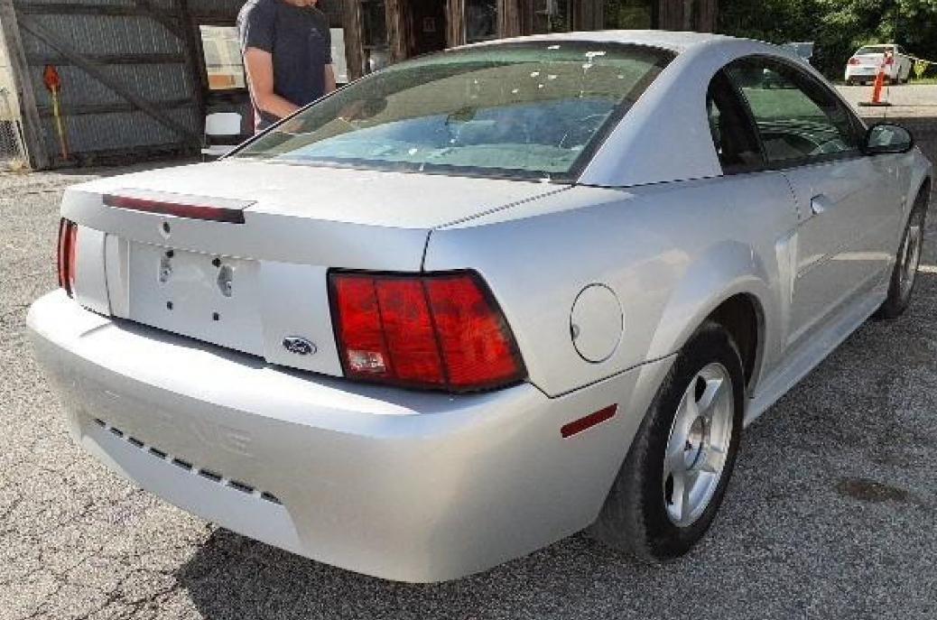 Ford Mustang Coupe 2001