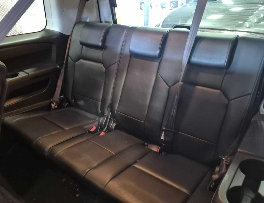 Honda Pilot Touring 4WD 5-Spd AT 2010