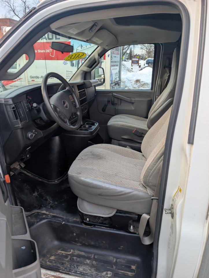 GMC Savana G3500 139 in. 2016