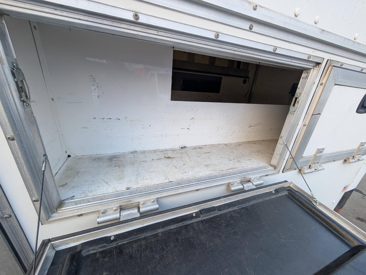 GMC Savana G3500 139 in. 2016