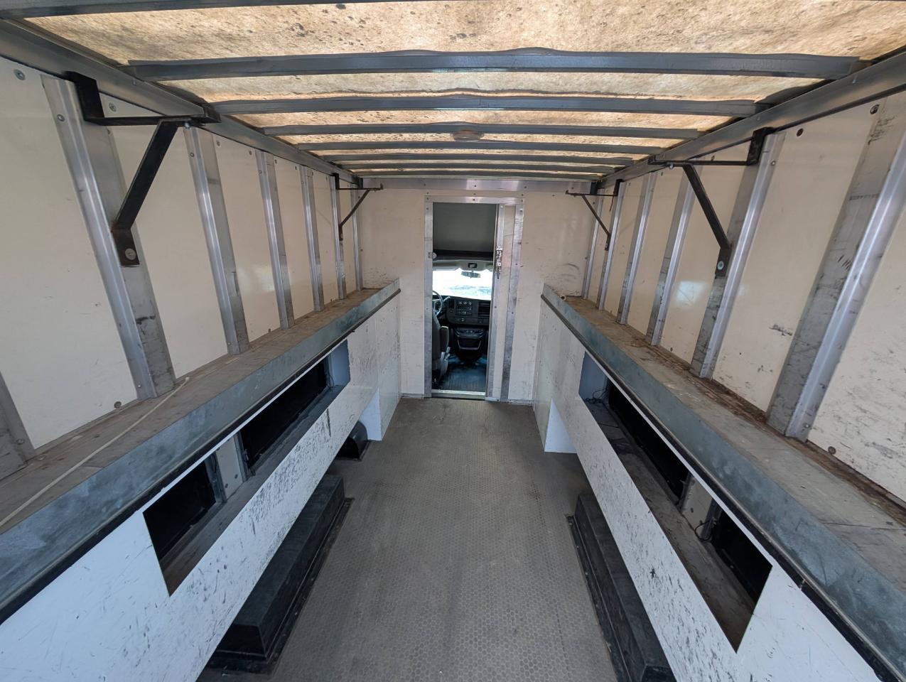 GMC Savana G3500 139 in. 2016