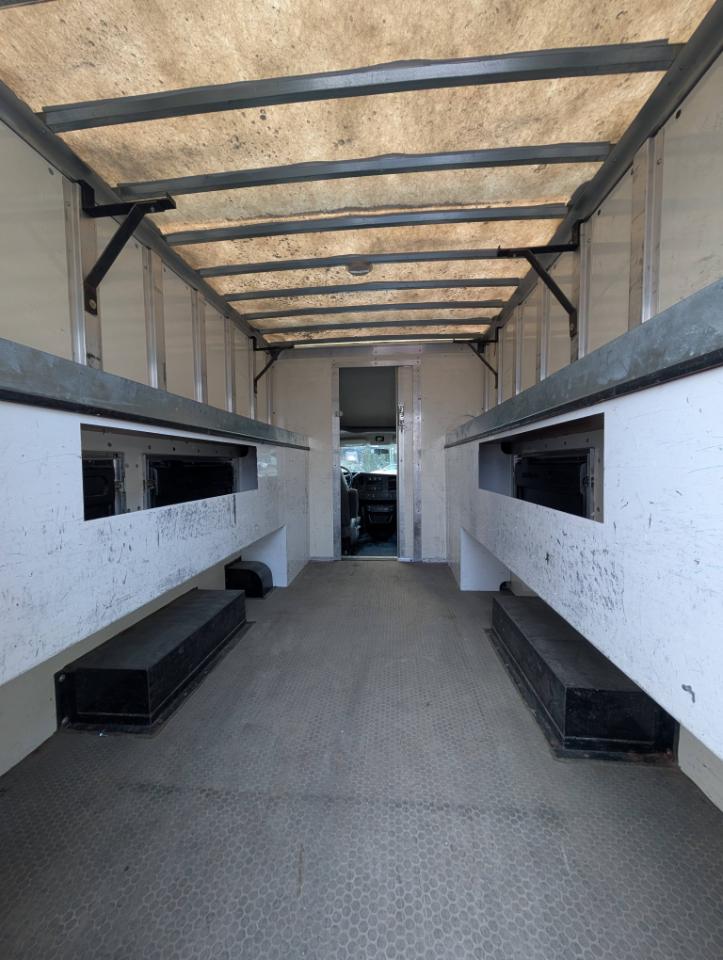 GMC Savana G3500 139 in. 2016