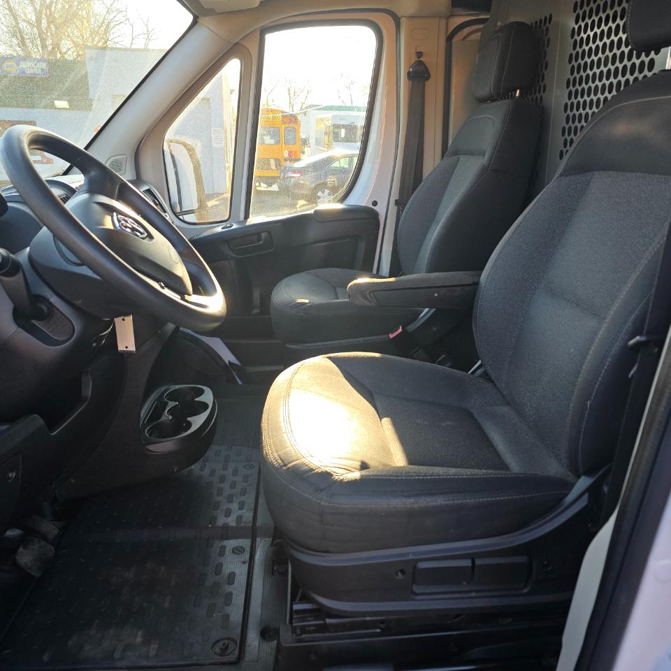 RAM Promaster 1500 Low Roof Tradesman 136-in. WB 2016