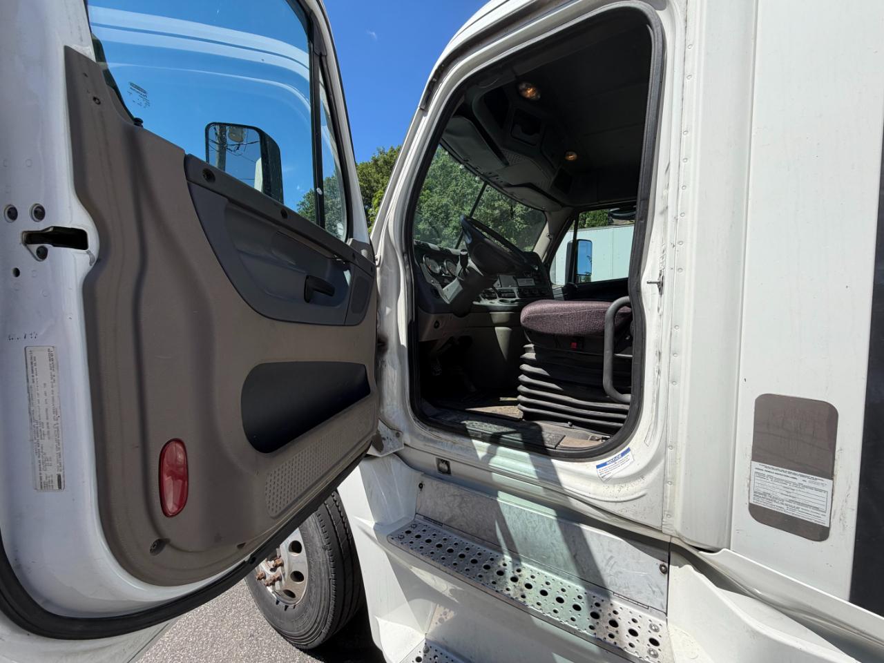 Freightliner Cascadia 125  2015