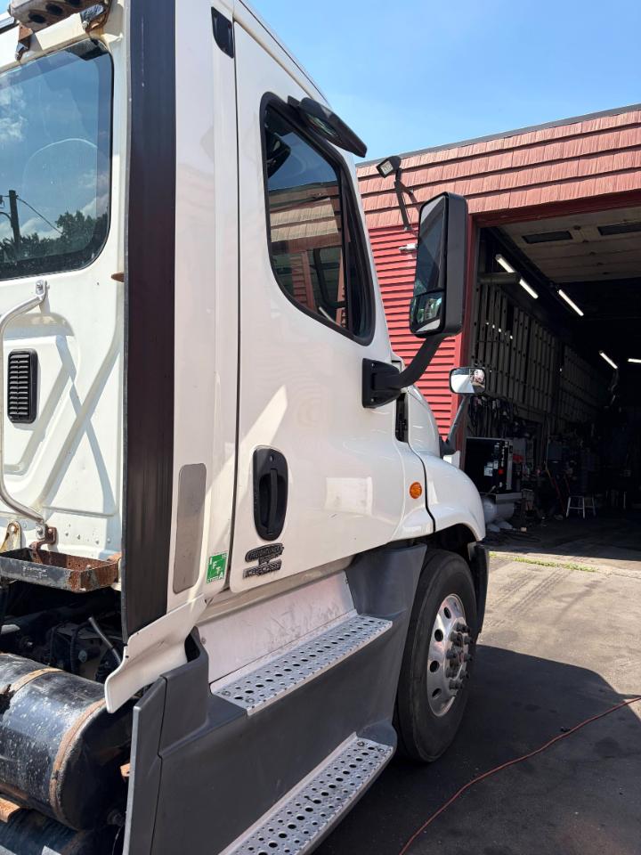 Freightliner Cascadia 125  2016