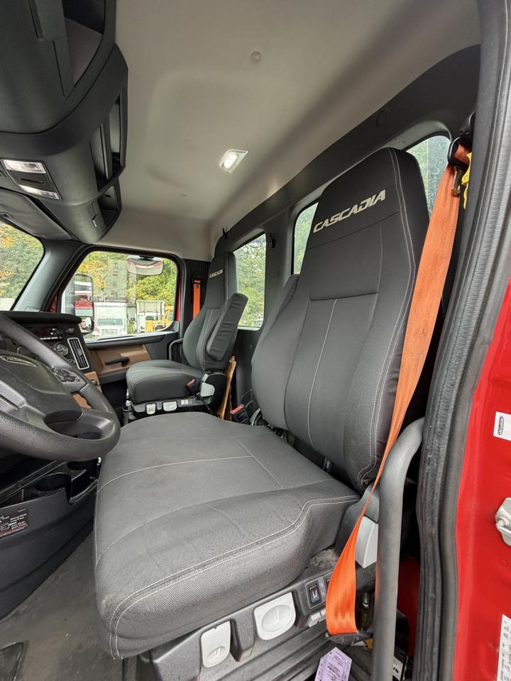 Freightliner Cascadia  2023