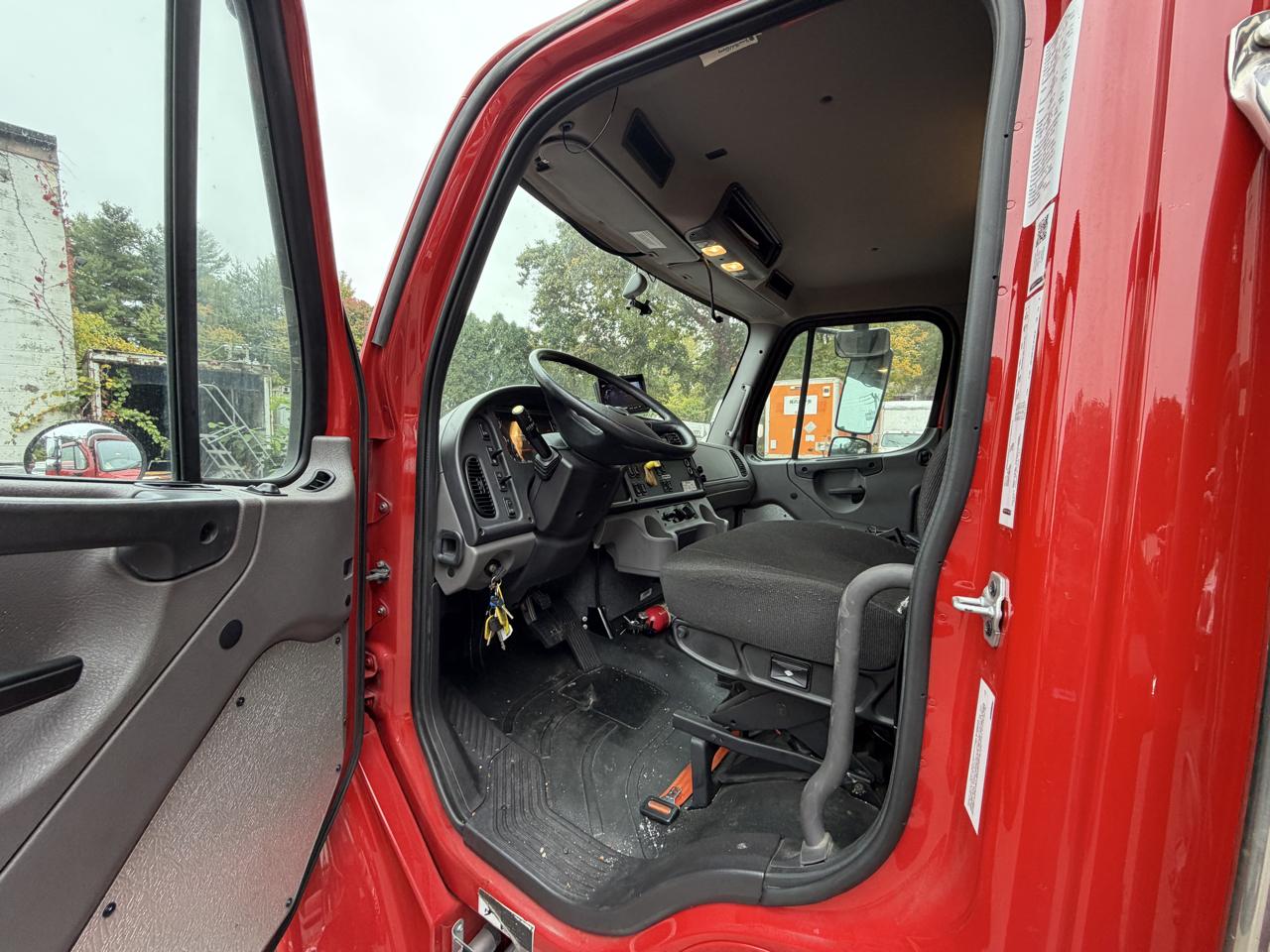 Freightliner M2 106  2023