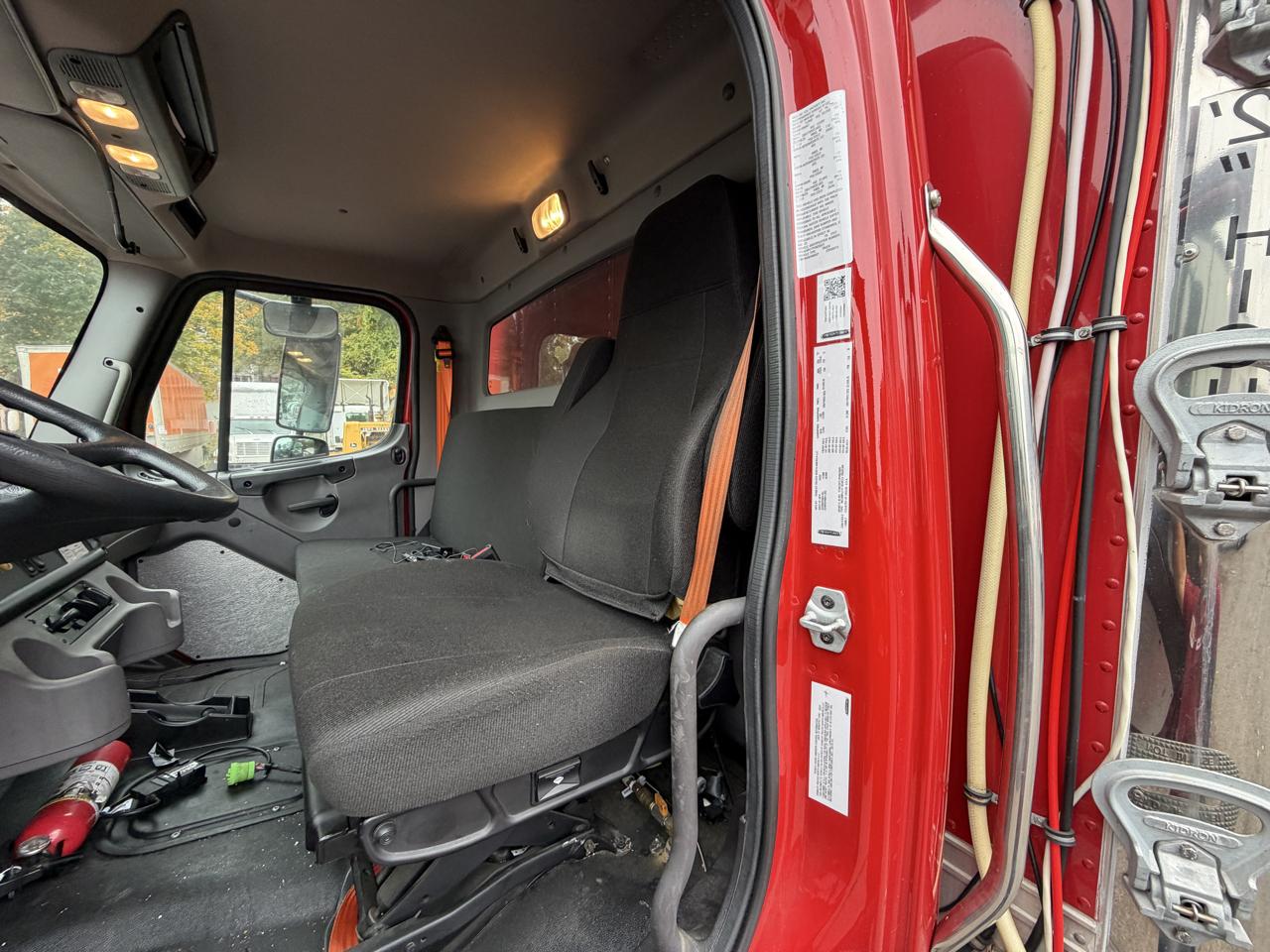 Freightliner M2 106  2023