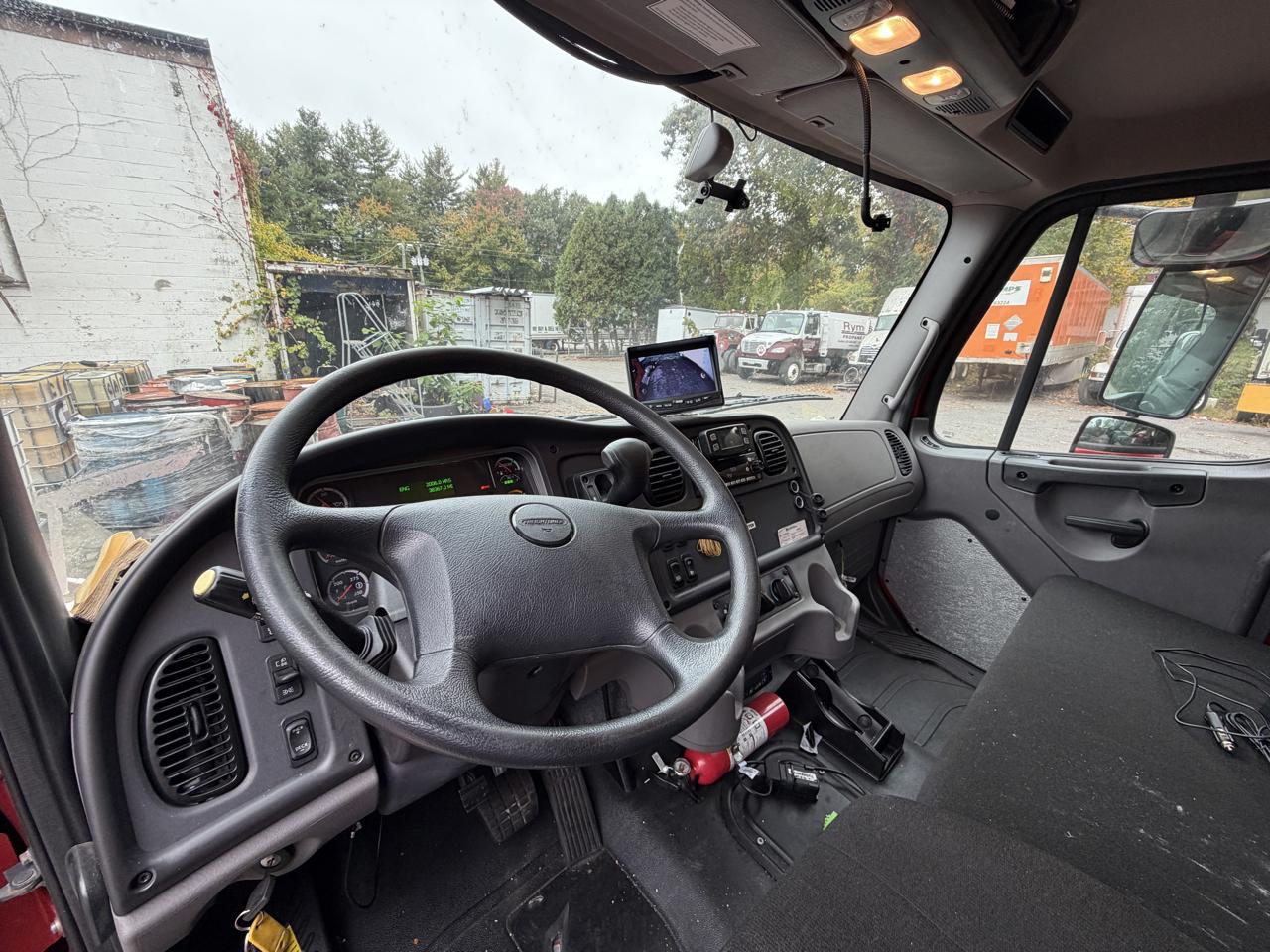 Freightliner M2 106  2023